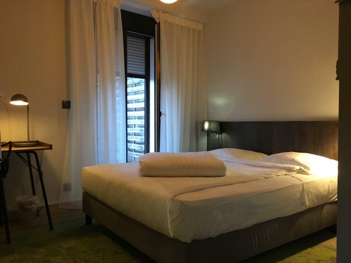 תאן Hotel Restaurant Au Floridor מראה חיצוני תמונה